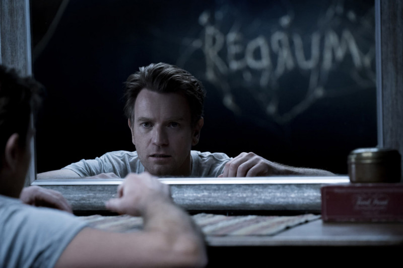 Ewan McGregor ve filmu Doktor Spánek od Stephena Kinga / Doctor Sleep