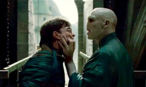 Daniel Radcliffe a Ralph Fiennes ve filmu Harry Potter a Relikvie smrti - část 2