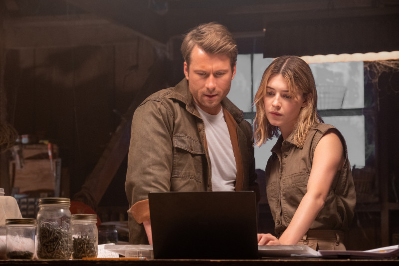 Glen Powell, Daisy Edgar-Jones ve filmu Twisters / Twisters