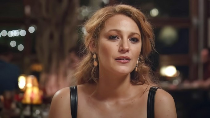 Blake Lively ve filmu Námi to končí / It Ends with Us