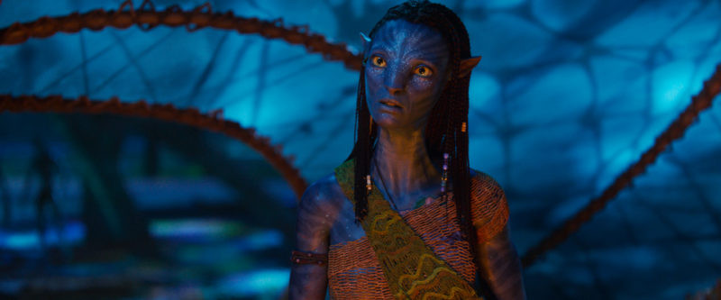 Zoe Saldana ve filmu Avatar: Oheň a popel / Avatar: Fire and Ash