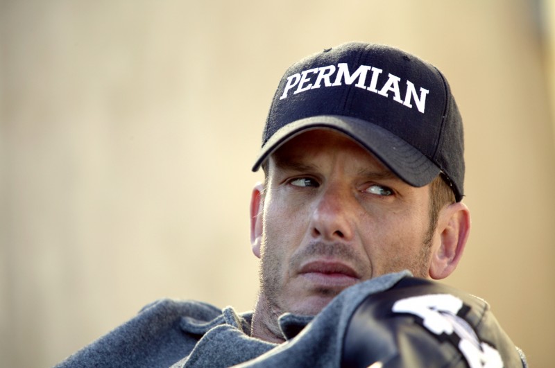 Peter Berg při natáčení filmu Světla páteční noci / Friday Night Lights