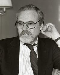 Alan J. Pakula